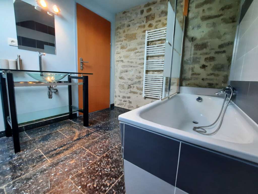 Salle de bain et WC à l'étage